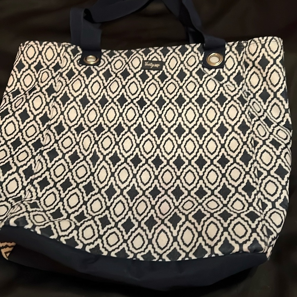 medium zip top Thirty-one tote bag, blue and white medallion